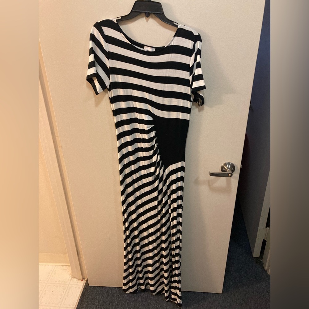 Eci New York striped dress size L, lightweight excellent condition